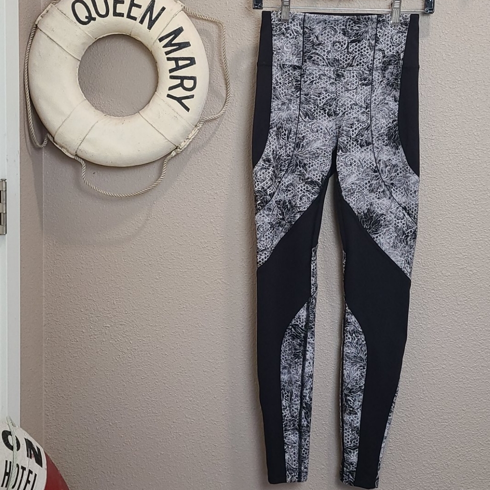 Lululemon Sweat & Repeat Tights - Picture 5 of 12